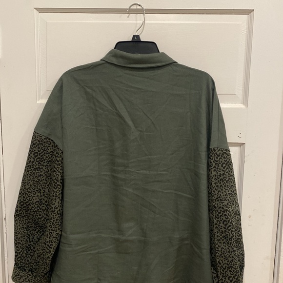 Simplee Animal Print Cotton Button Down Size XL - Picture 6 of 9